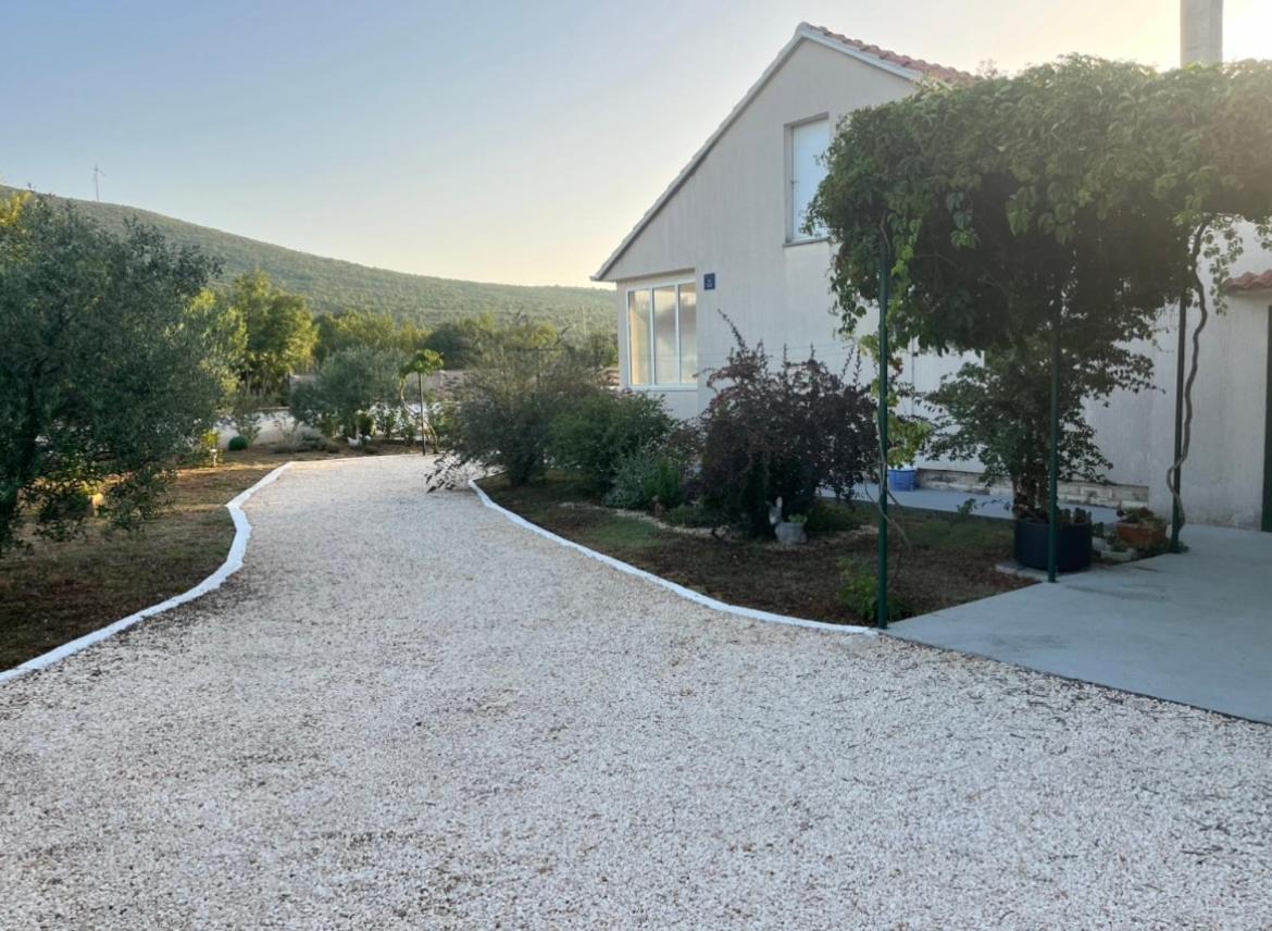 Case de vacanță Mediterranean Olive Waterfallskrka-croatia